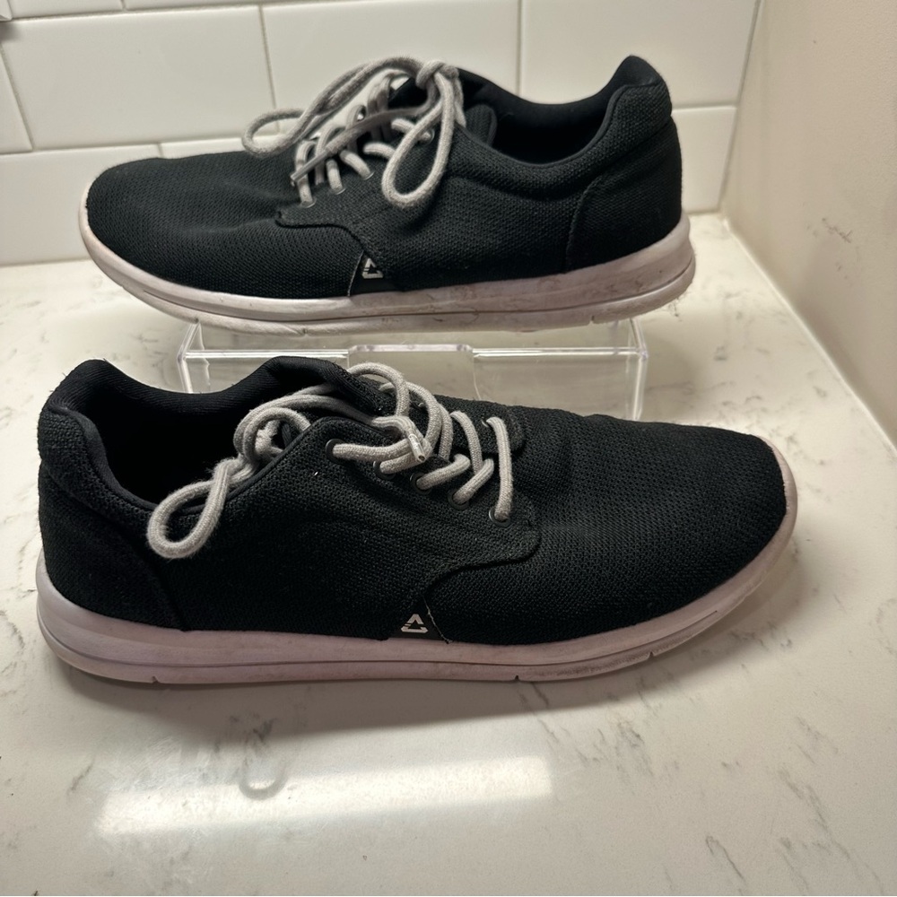 TRAVIS MATHEW Curater black knit sneaker, great for golf or daily wear